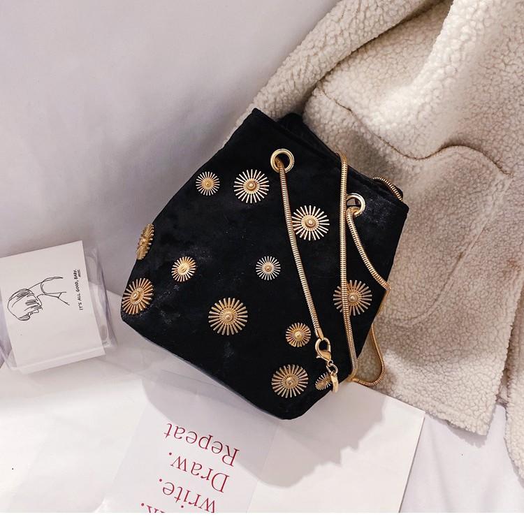 

Универсальная повседневная сумка для женщин, модная сумка через плечо в новом корейском стиле, однотонная бархатная сумка на цепочке через плечо чёрный