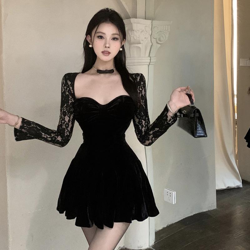 

Женское кружевное платье-маятник с длинными рукавами и узким бархатным зонтом L чёрный