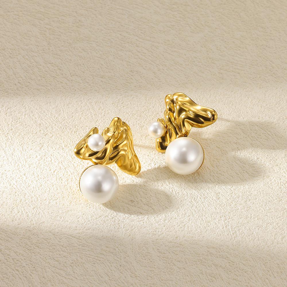 European & American Trendy Heart Earrings with Zircon Inlay - Women's Niche Design