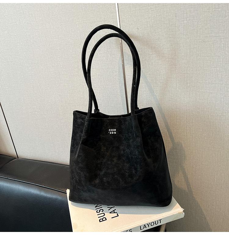 

Casual retro extra-large bag for women 2025 new fashion and high-end shoulder bag large-capacity super-fire underarm bag чорний