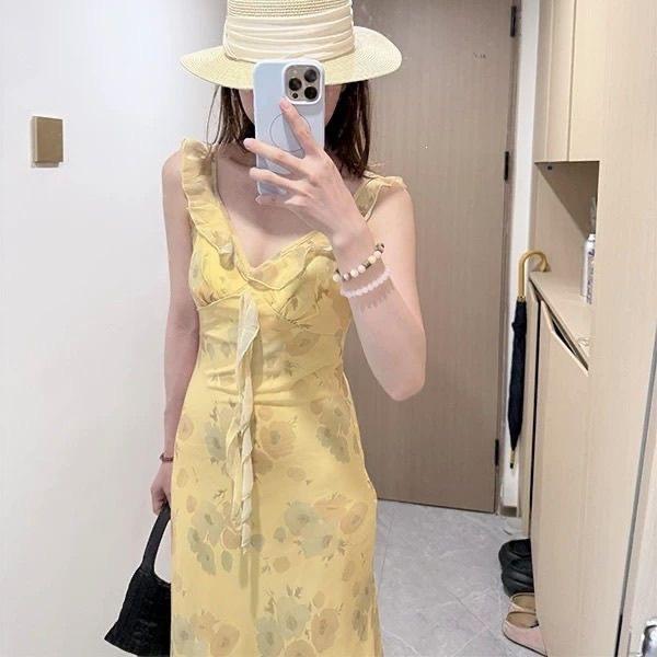 Coffee break French yellow floral suspender dress seaside vacation beautiful ruffle leaf temperament waist dress