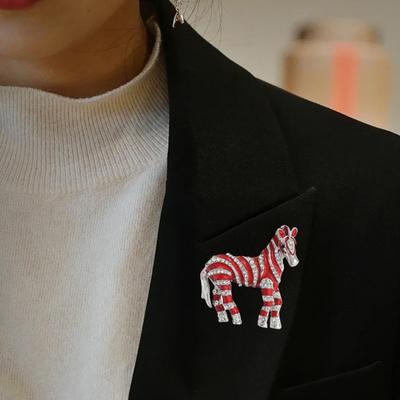 Špendlík Brož Jiskřivé Kamínky Vykládaná Koňská Designová Brož Retro Styl Klopový Odznak Módní Doplňky