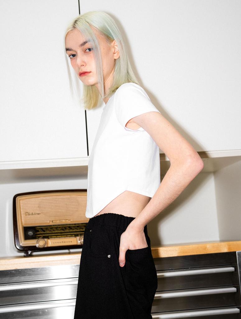 GENERALIDEA Asymmetrical Silket Crop Top [White] / Wbd1L01511