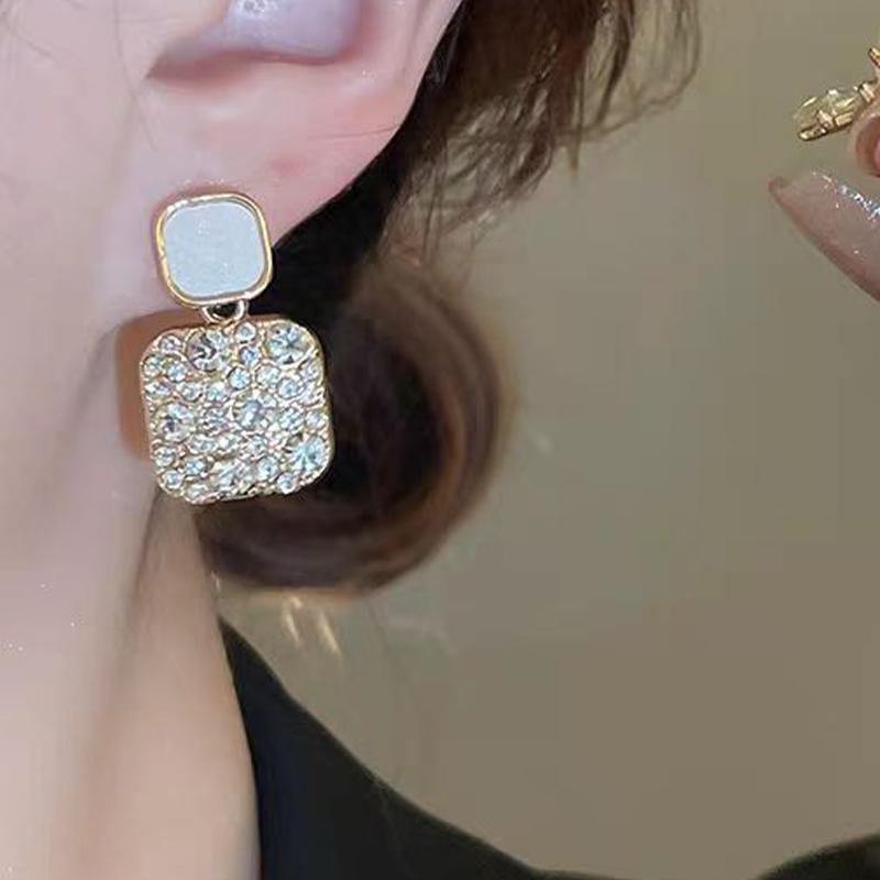4PCS Exquisite Black Square Earrings with Full Diamonds Light Luxury Simple Versatile Design High End Temperament Earrings