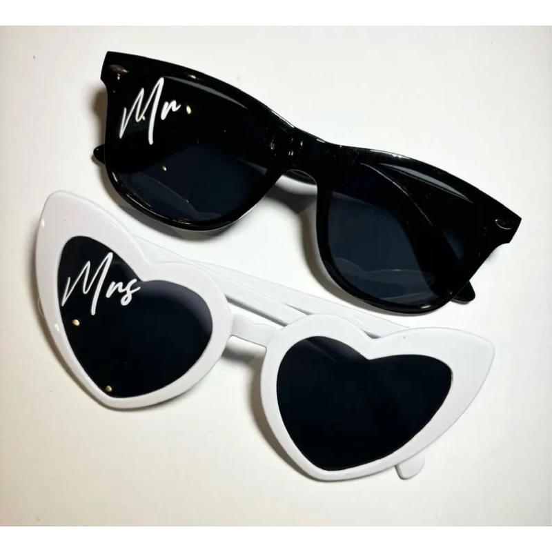 

2pcs Bride/Groom Mr/Mrs White & Black Glasses Photo Props Wedding Decor Bridal Shower Party Supplies Groom Bride To Be Gift 2PCS