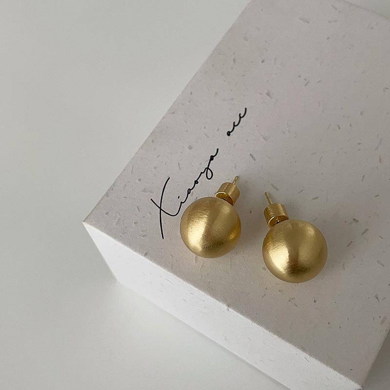Nische Design Sinn Gebürsteter Metallkugel Ohrstecker Damen Persönlichkeit Schlichtes Temperament Elegant Mode Vielseitige Ohrringe Ohrringe