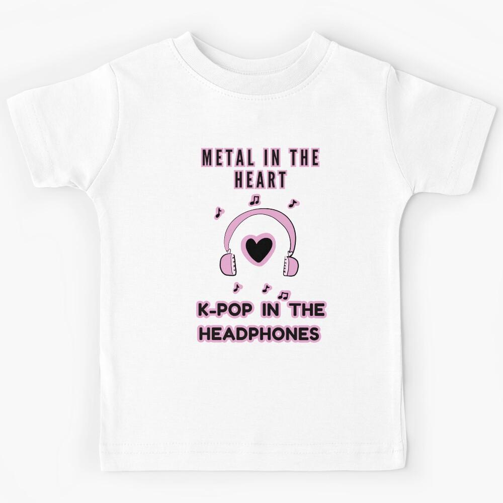 METAL IN THE HEART K-POP IN THE HEADPHONES Kids T-Shirt 140