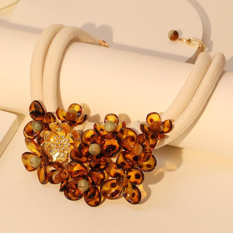 Statement Necklace with Beads&Flowers Design for Women Trendy Wedding Party Jewelry