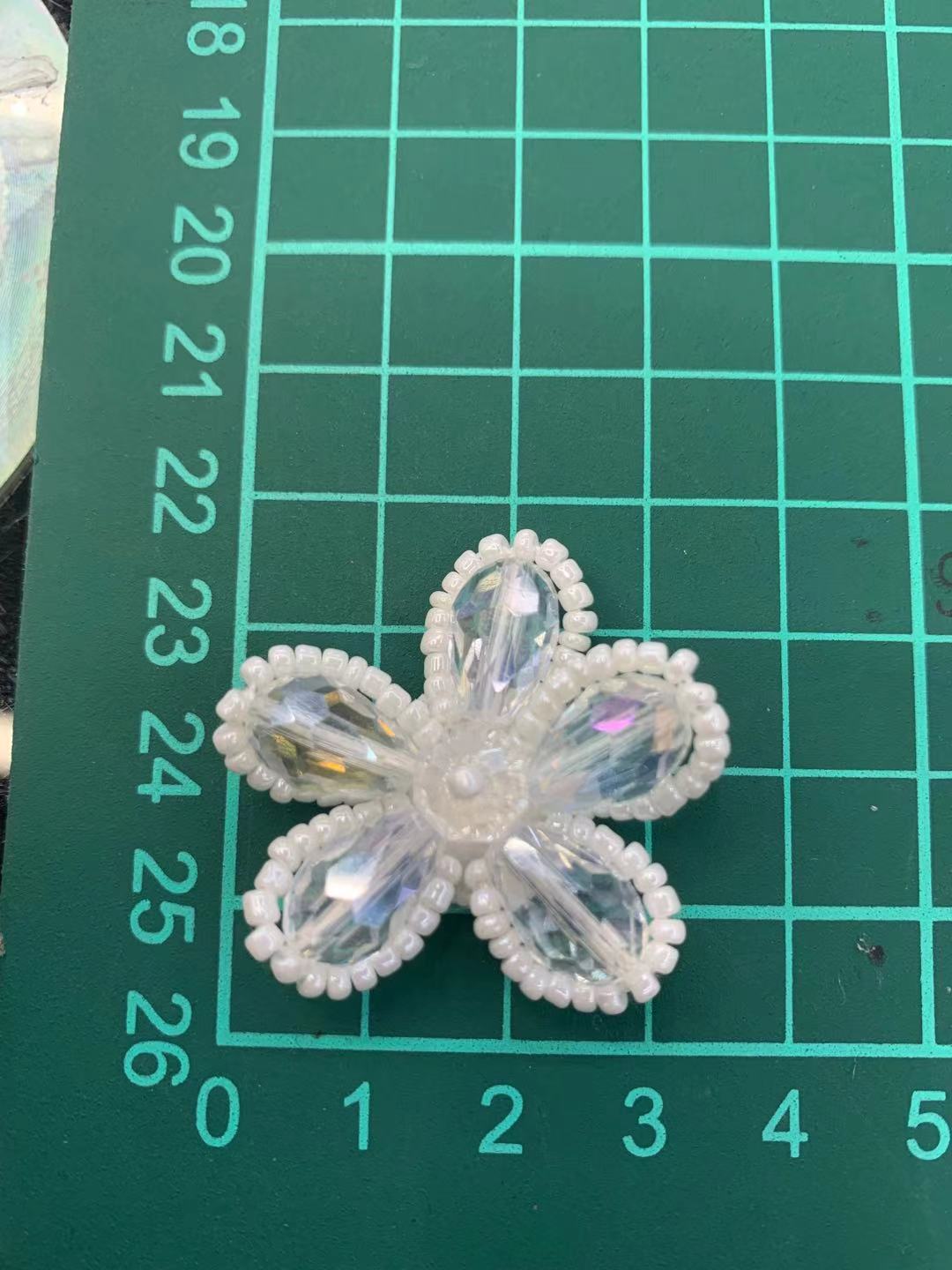 Crystal Glass Rhinestone Sequins Mini Flower Beads for DIY Dress Accessories 30 mm белый