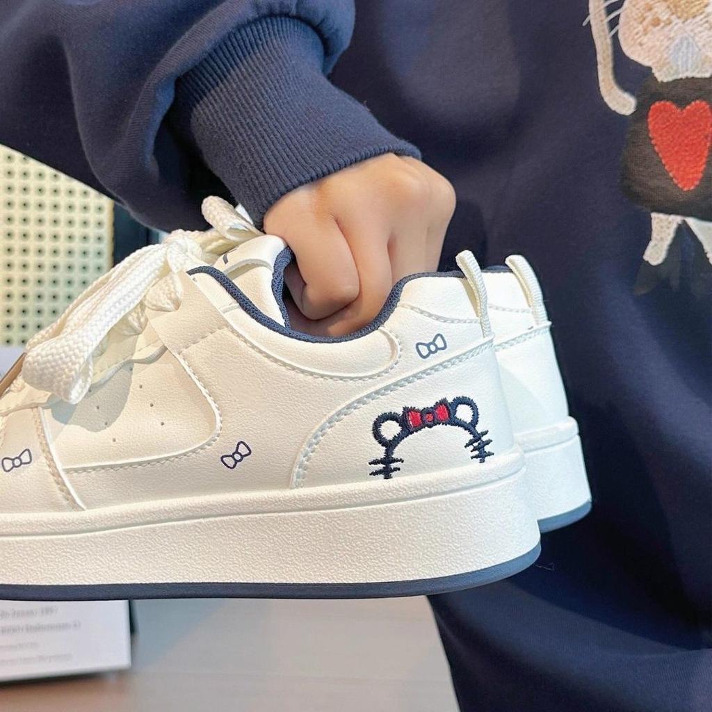 Niedliche Kätzchen kleine weiße Schuhe Damen 2025 neu Frühling und Herbst Koreanische Version Brotschuhe Student lässig vielseitige Board-Schuhe Damen