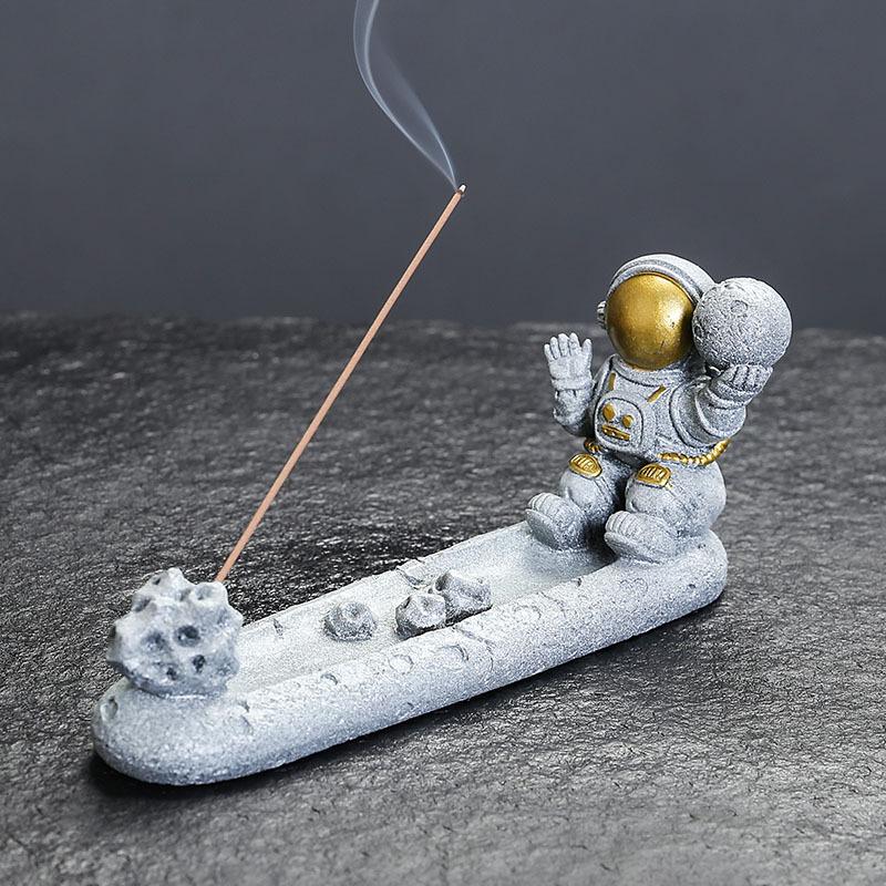 

1pc Resin Astronaut Incense Burner Creative Home Decorations Space Man Incense Stick Holder For Christmas and Valentine s Day