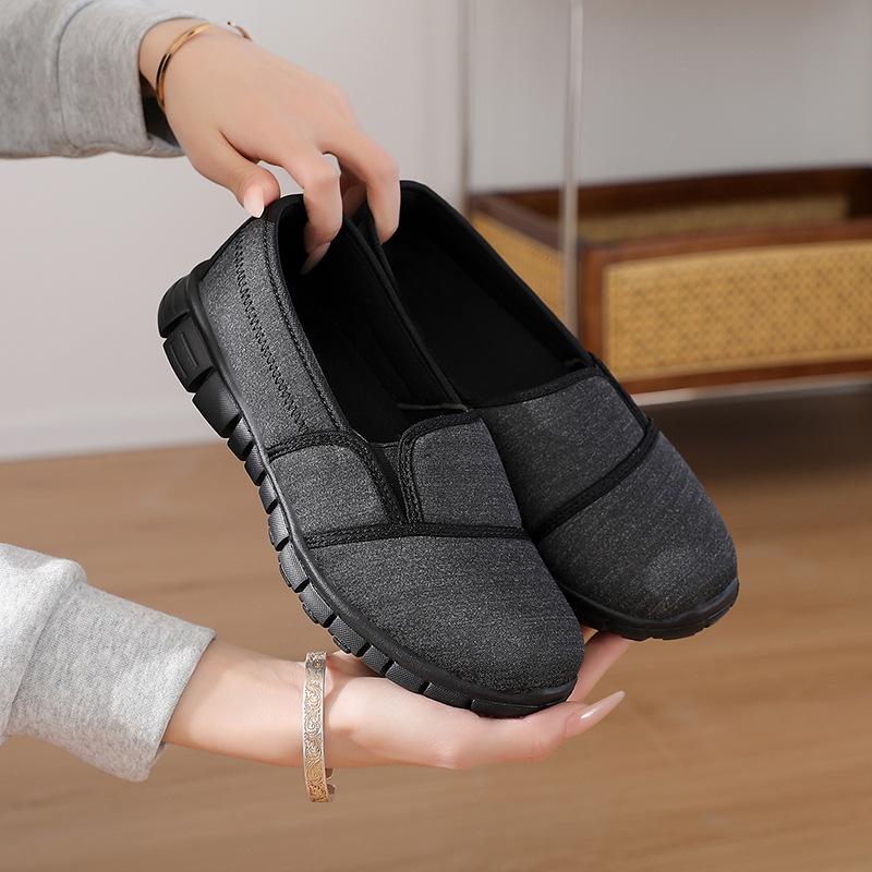 Scarpe casual nuove scarpe in tessuto quattro stagioni scarpe traspiranti ultraleggere taglie grandi scarpe comode scarpe per la madre