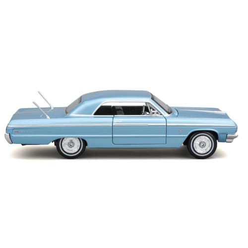 Maisto 1/24 scale diecast model of the 1964 Chevrolet Impala in Blue (32908)