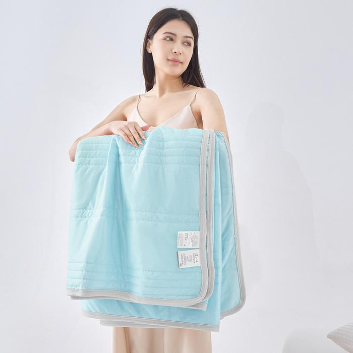 Piumone estivo in seta Cool-Feel: Singolo/Matrimoniale, Lavabile in Lavatrice, Compatibile con Aria Condizionata, Trapunta Regalo Sottile