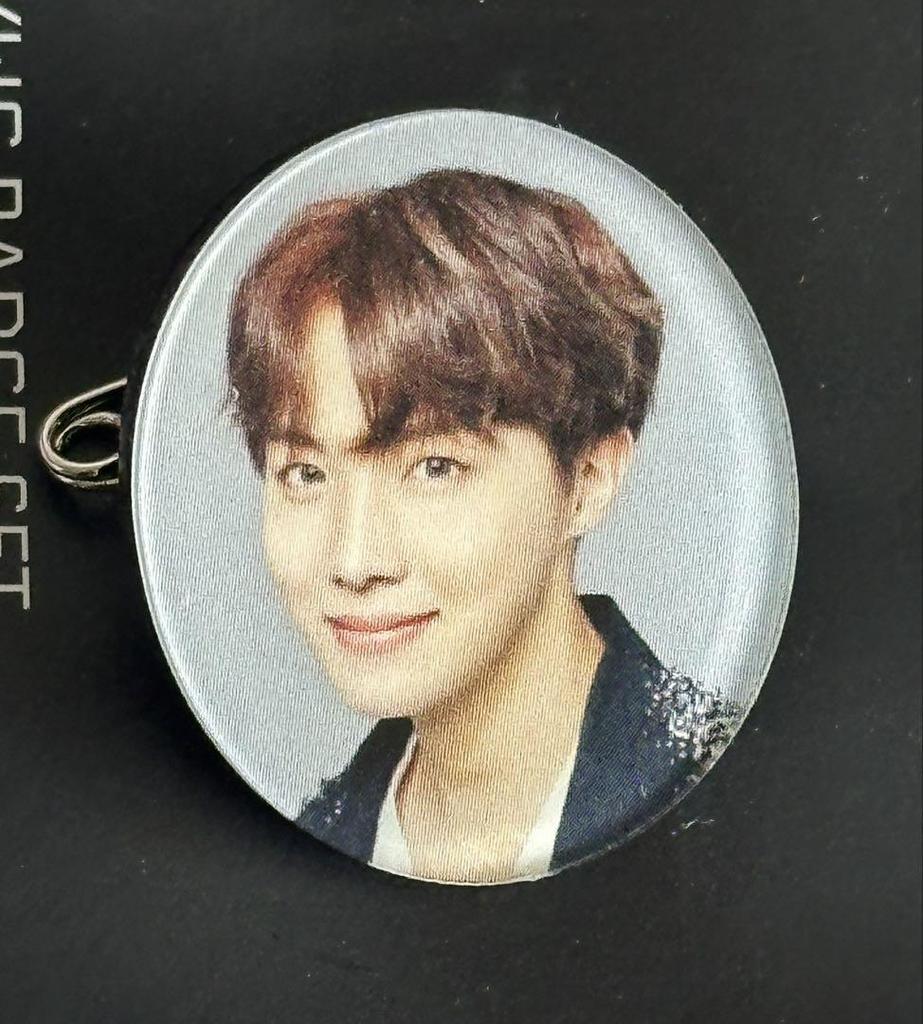 [USED] BTS Wings Tour Final Official Acrylic Badge (All Members)