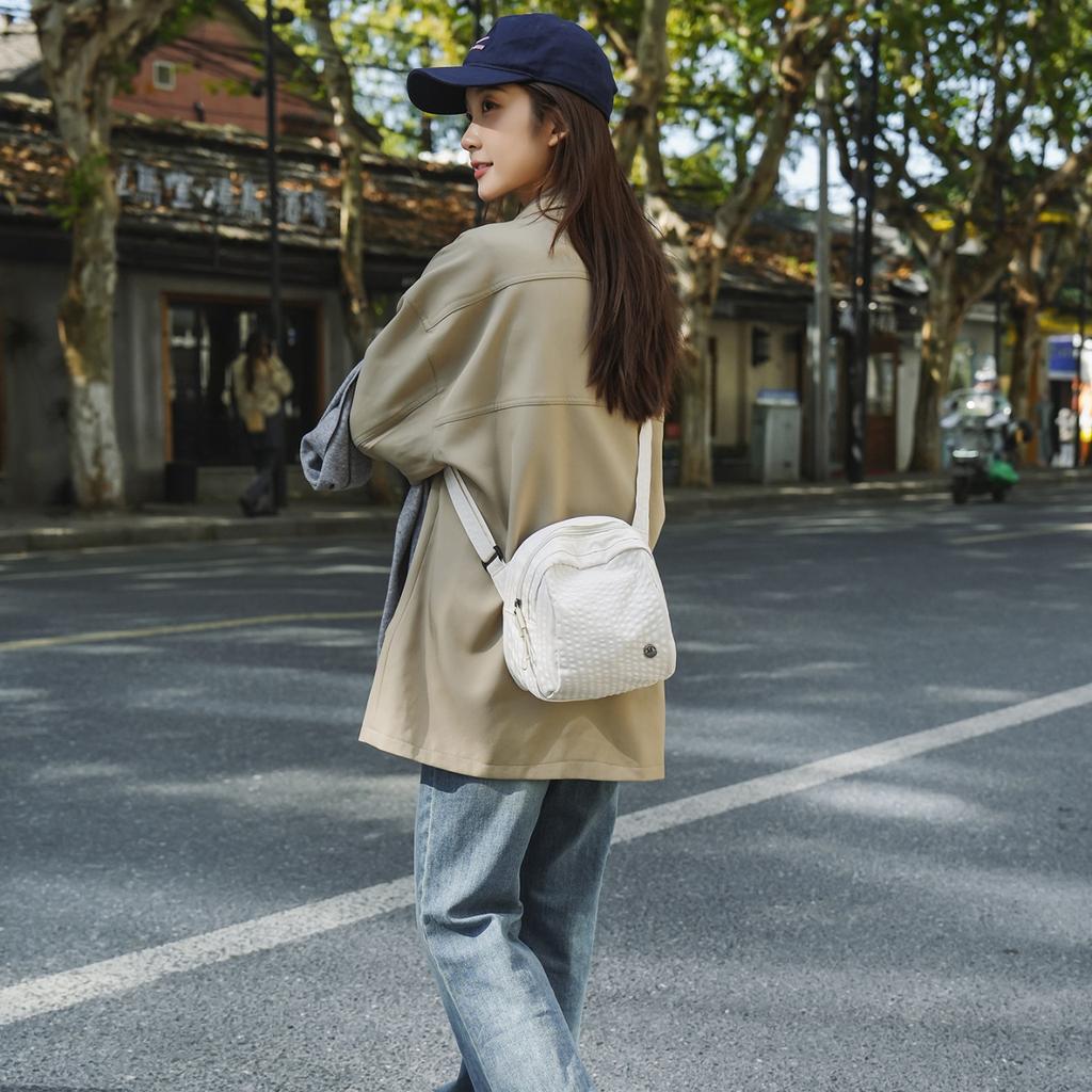 Autumn and winter versatile nylon cloth shell bag women's and women's travel backpack casual zipper messenger bag