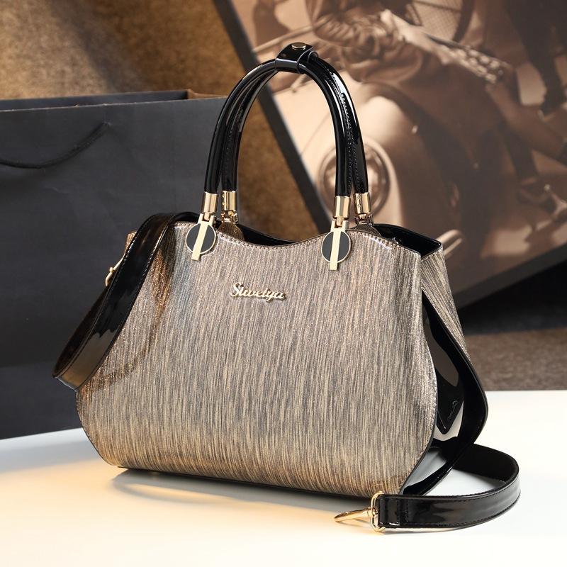 

Новая модная простая женская сумочка золотой