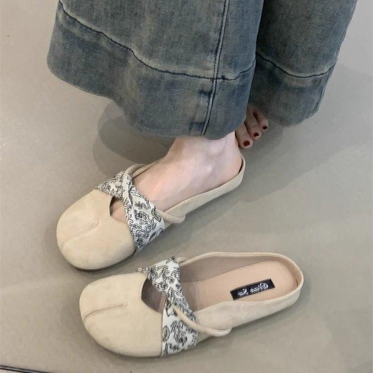 Retro Mori literary and artistic style baotou half slippers women's 2025 spring and summer outer wear one pedal lazy flat bottom German training shoes