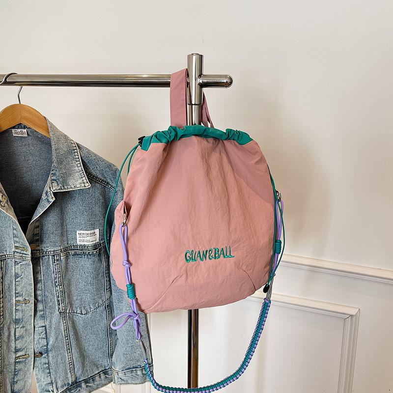 Korean Version of Niche Design 2025 Lightweight Messenger Bag Casual Foreign Trend Simple Portable Shoulder Fashion Bucket Bag