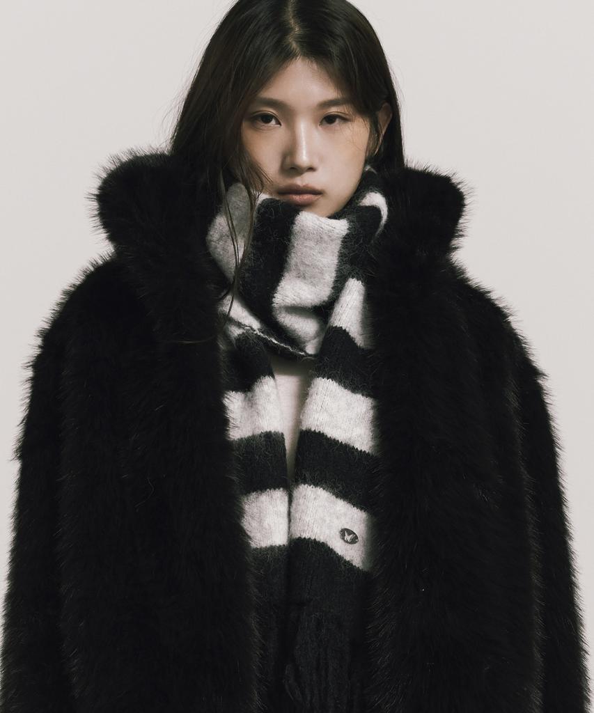 Nigaennikol Stripe Hairy Fringe Muffler_Black