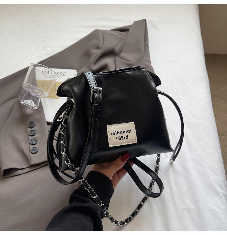2025 New Spring Shoulder Bag Women's Shoulder Messenger Bag Niche Versatile Bucket Bag Premium Bag