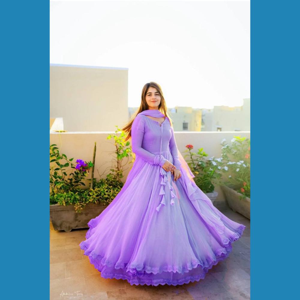 Wunderschönes lila Kleid für Mädchen und Frauen