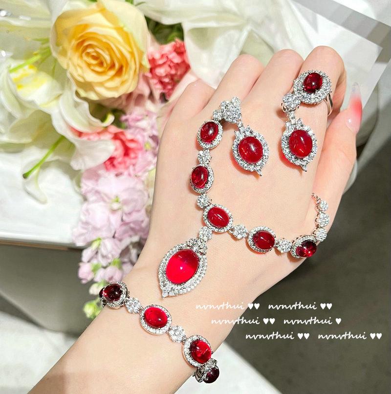 Julianne Pomegranate Egg-Shaped Gem Necklace, Antique, 18K Gold-Plated Foam Jade Pigeon Egg Zircon Bracelet