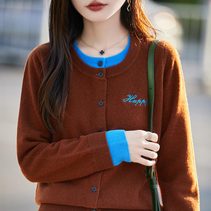 Double-Breasted Faux Two-Piece Cardigan: 2025 Autumn/Winter All-Wool Round Neck Button-Up with Letter Embroidery.