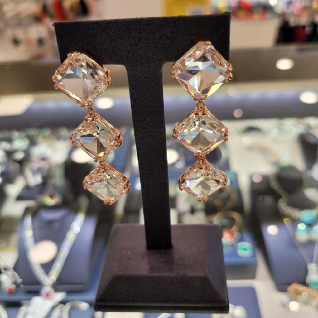 ARTRIA Square Drop Glass E Crystal Earrings MSMRCR0003CEF