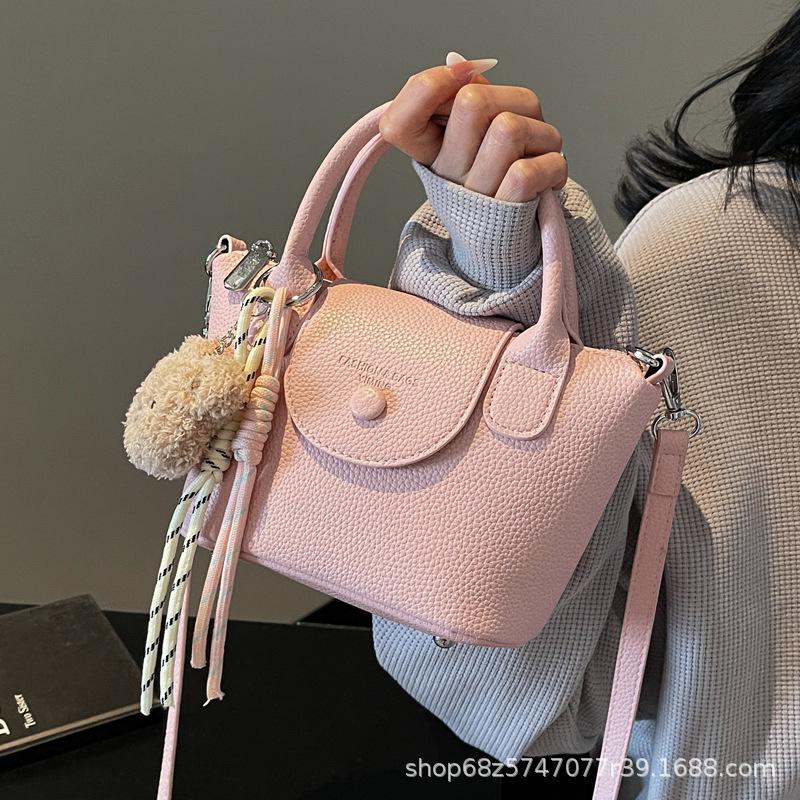 Fashion contrasting color portable small bag women's 2025 new fashion versatile commuter small tote bag single shoulder messenger bag tide