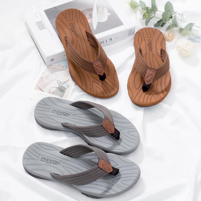 Fashion Leisure and Trendy Men's New Summer Rubber Thick Sole Clip Foot Herringbone Beach Slippers, Denim In Stock 2024