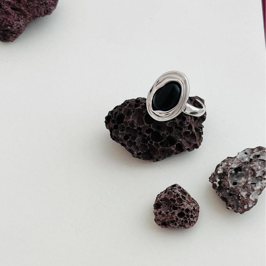 Black Zircon Women's Retro Fashion Adjustable Ring - Celebrity Style Index Finger Accessory