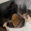 Large capacity bucket bag autumn and winter new shoulder women's bag commuter versatile fashion messenger bag