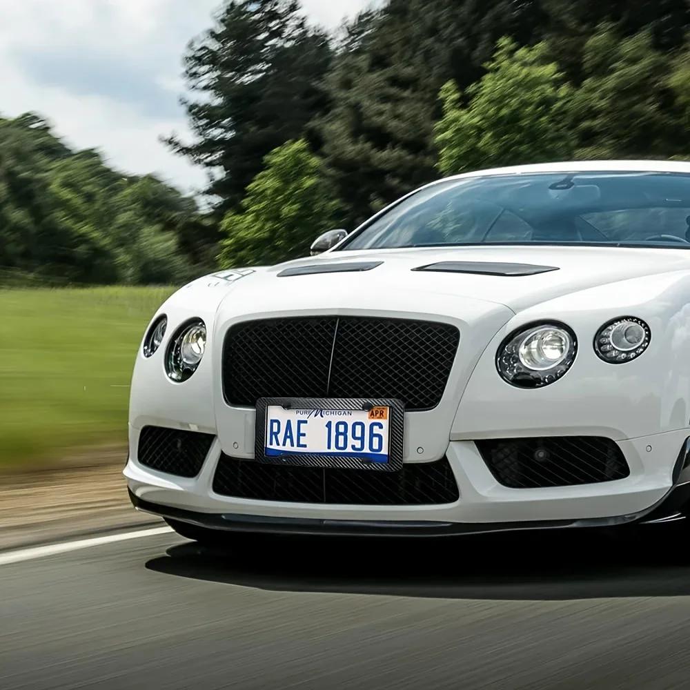 Uniwersalna 30*15CM 1/2 szt. Ramka na tablicę rejestracyjną Plastikowa Ramka na tablicę rejestracyjną Wzór węglowy Uchwyt z zestawami standardowych śrub