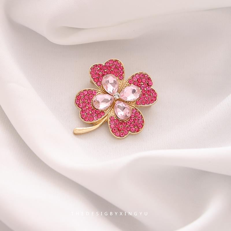 Broche Elegante de Pérola Dourada e Espiga de Trigo: Acessório Versátil e de Alta Qualidade para Mulheres