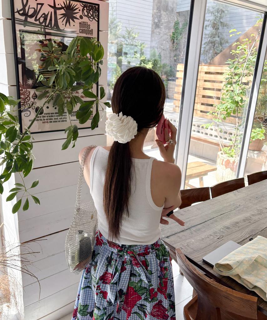 Cosymosy White Camellia Scrunchie