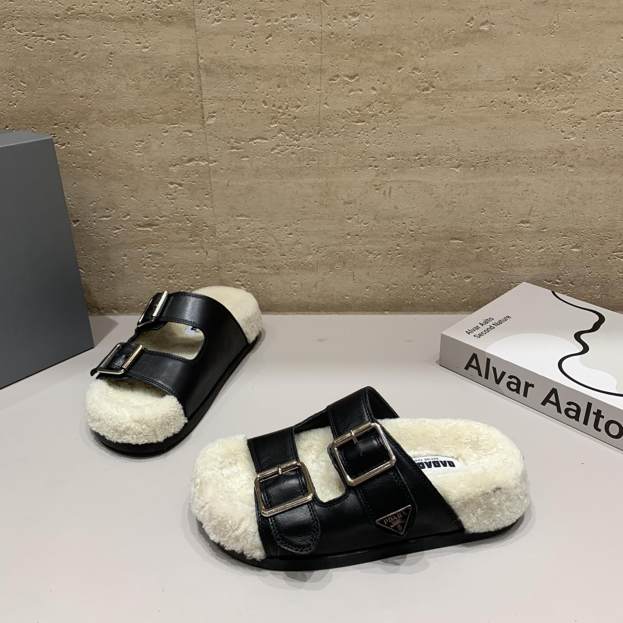 

Lamb wool slippers women wear versatile thick-soled high-end hair wool shoes in the autumn of 2025 new Internet celebrities one-word drag 39 чёрный