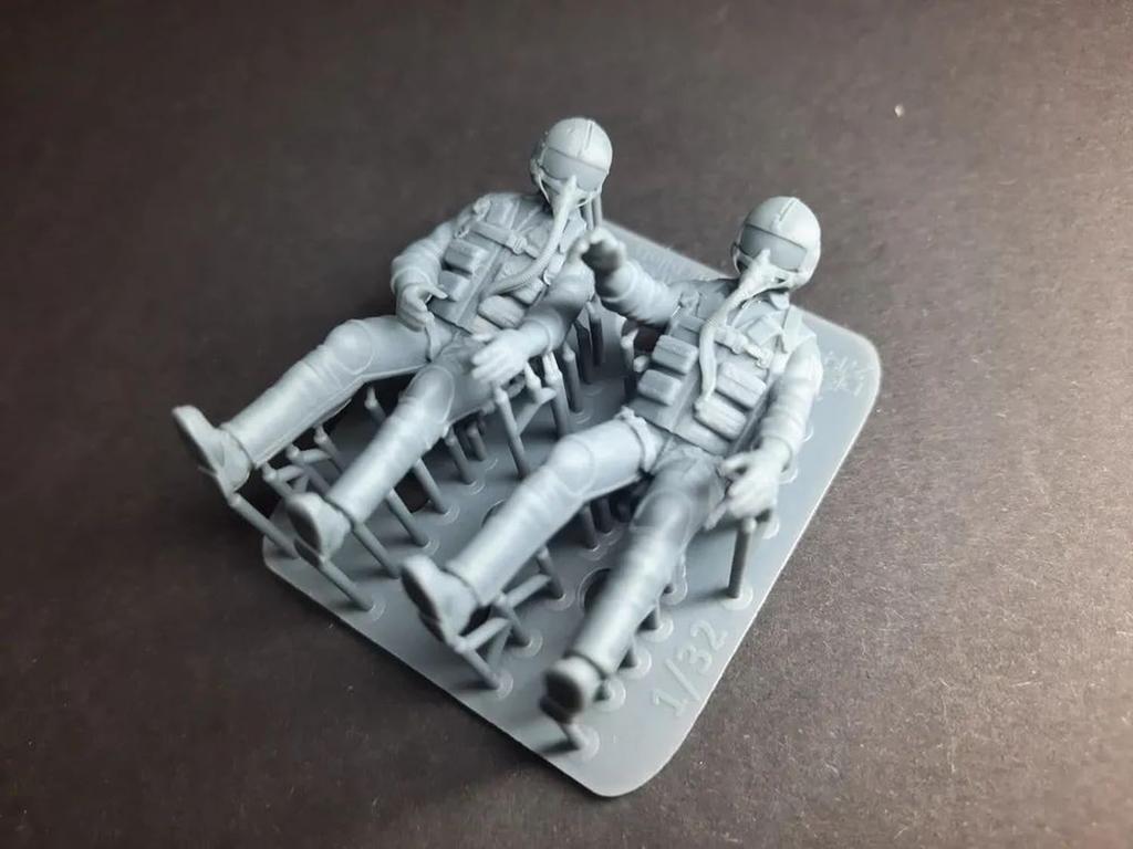 Rise144Models American Pilot Seated Posture Set 1 Plastic Model Parts RMA32001 1/32 1960s-1970s (2 Figures)