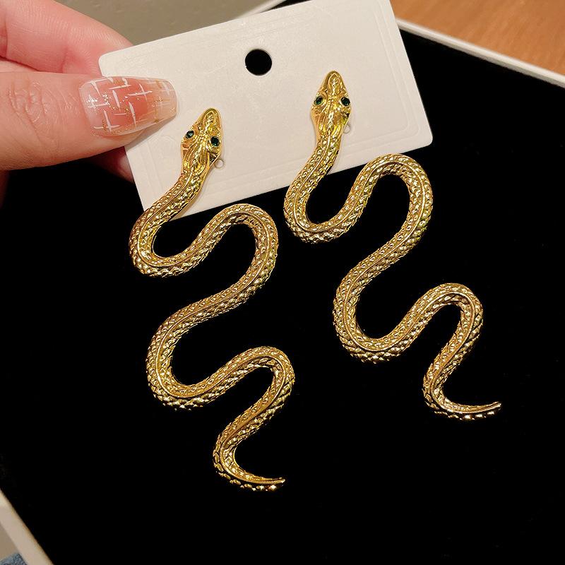 Silver Needle Diamond Metal Serpentine Earrings Personality Exaggerated Design Sense Earrings Niche Fashion Temperament Earrings Women