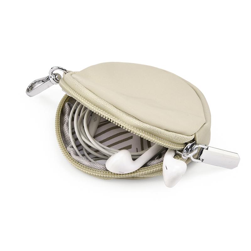 New women's nylon handbag, lightweight and water-resistant, with large capacity and pockets. Fabulous durable casual shoulder bag.