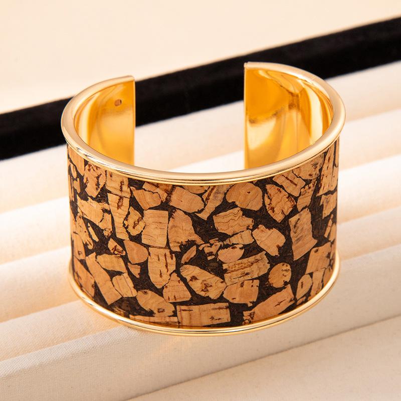 Cross-border hot-selling simple graffiti opening bracelet, high-end women's ins wide-faced bracelet, personalized trendy and cool retro jewelry.