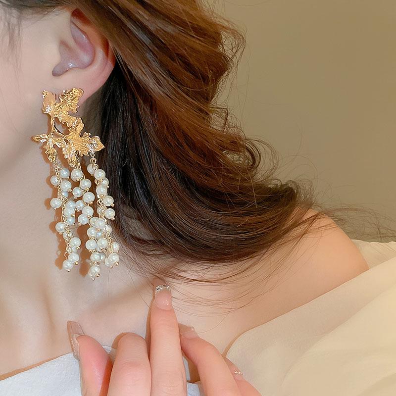 European and American Maple Leaf Tassel Earrings with Faux Pearl and Metallic Silver Needle - Elegant, High-End Jewelry for Women