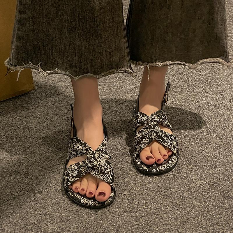 Летняя женская обувь на плоской подошве — фото 5