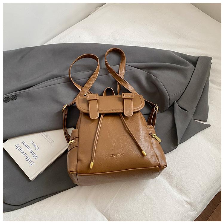 

Student class backpack female 2025 new retro fashion versatile student bag large capacity travel backpack