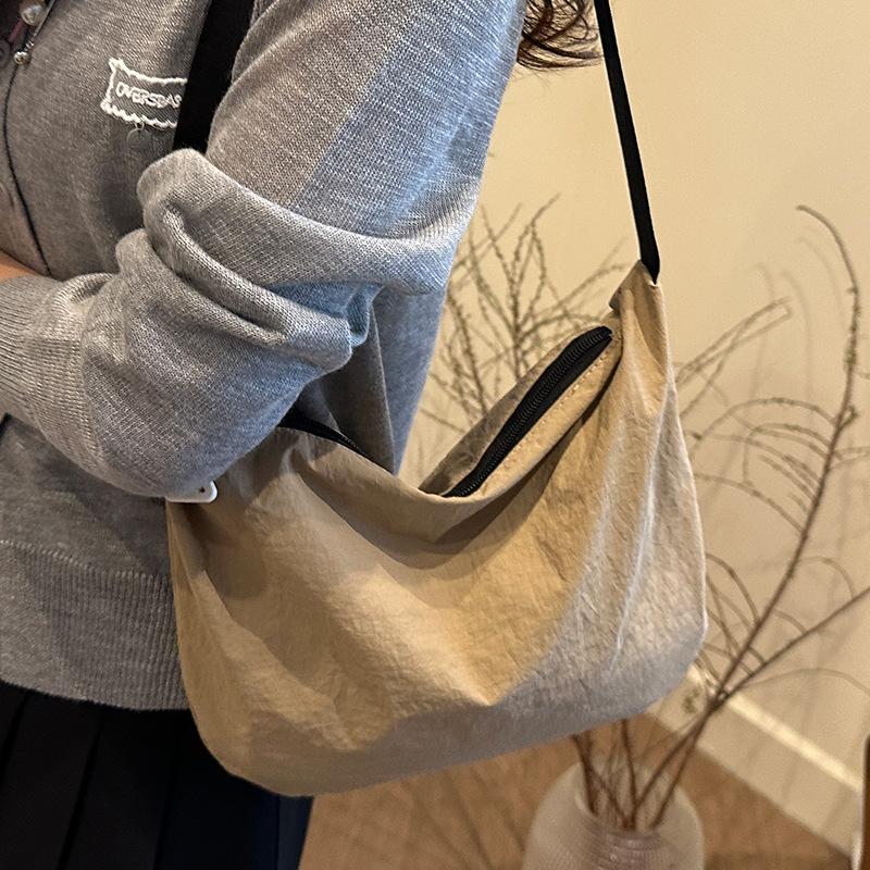 2025 Summer New Simple Casual Waterproof Fabric Mother Bag Fashion Literary and Casual Women's Bag Shoulder Messenger Bag