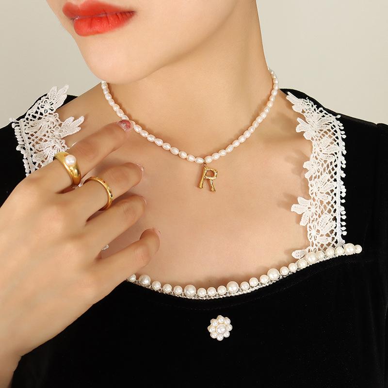 Party Banquet Gorgeous Non-Fading Light Luxury Design Freshwater Pearl Necklace 26 Letters Gold-Plated Pendant Collarbone Chain