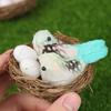 1 Set künstliche gefiederte Vögel und Nest und Eier, kreative Bastel-Vogelskulptur