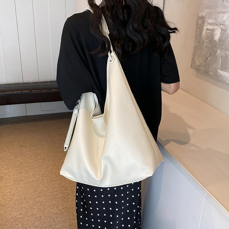 Retro Large-capacity Bag Women's New Fashionable Texture Shoulder Messenger Bag Simple Commute To Work Tote Bag