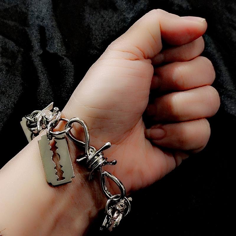 

Douyin Cross-Border Thistle Thorns Hip-Hop Necklace: Trendy Blade Design for Men & Women, Cool Disco Clavicle Chain.