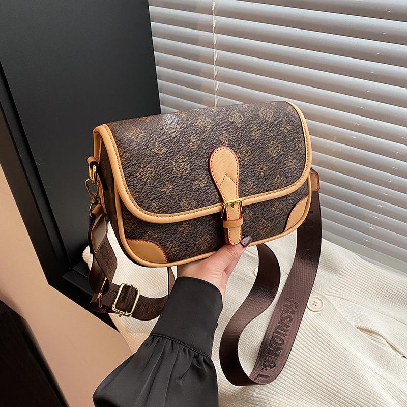 Retro printed underarm bag women's new women's bag commuting trendy and versatile going out single shoulder oblique span bag small square bag